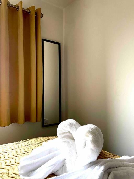 سالفورد Stunning Private Room In A Home - Bathroom & Parking! المظهر الخارجي الصورة