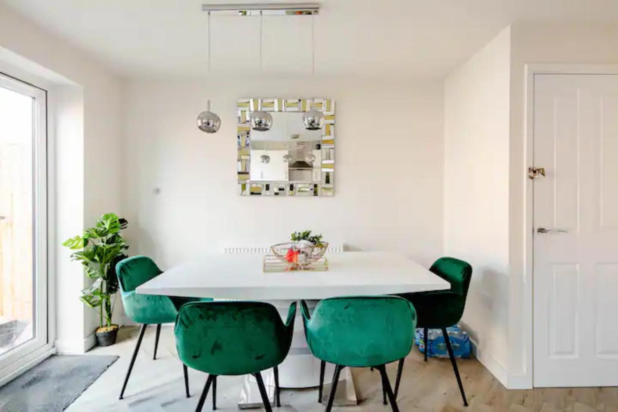 سالفورد Stunning Private Room In A Home - Bathroom & Parking! المظهر الخارجي الصورة
