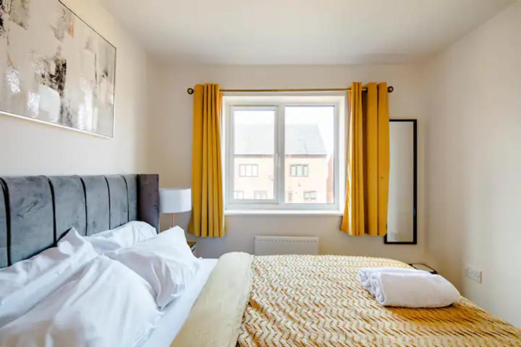سالفورد Stunning Private Room In A Home - Bathroom & Parking! المظهر الخارجي الصورة